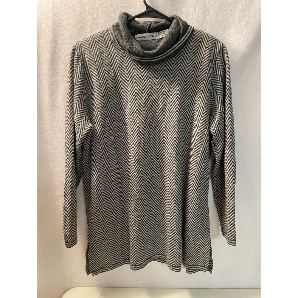 Karen‎ Lessly Size medium turtle neck dark gray chevron pattern light gray